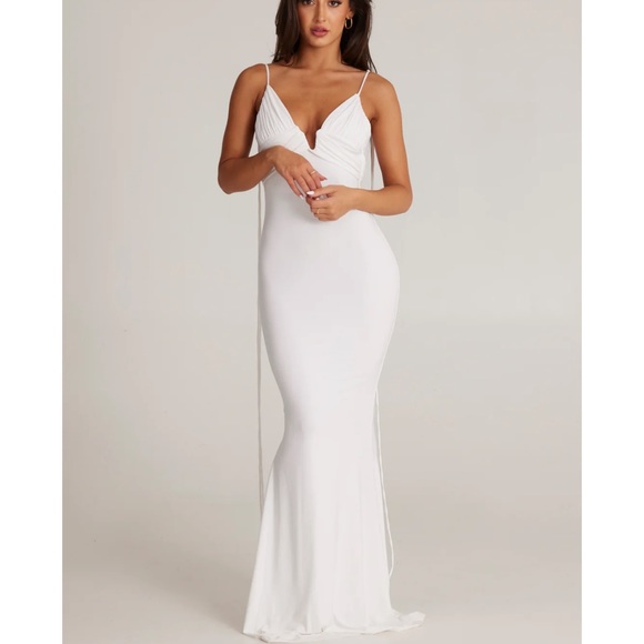 ANTONIA CAPE AND GOWN - BLACK